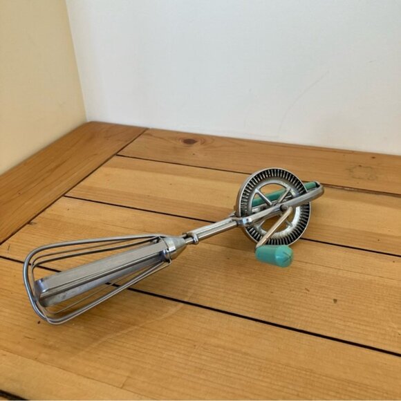 Maynard Manual Egg Beater Vintage Kitchen Hand Crank Whisk Aqua Green #54 - Picture 9 of 10